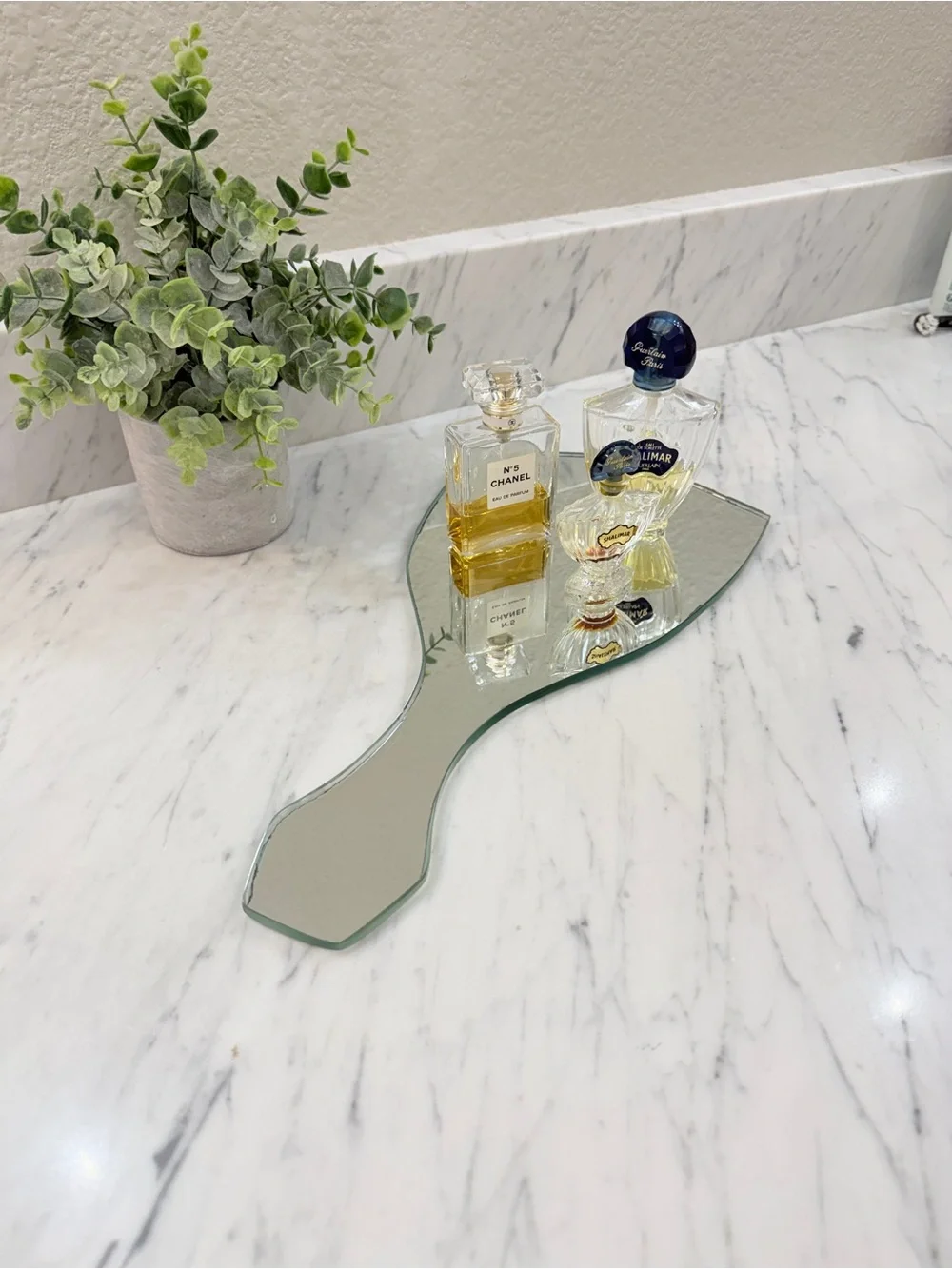 Vintage Frameless Handheld Vanity Mirror with Daisy